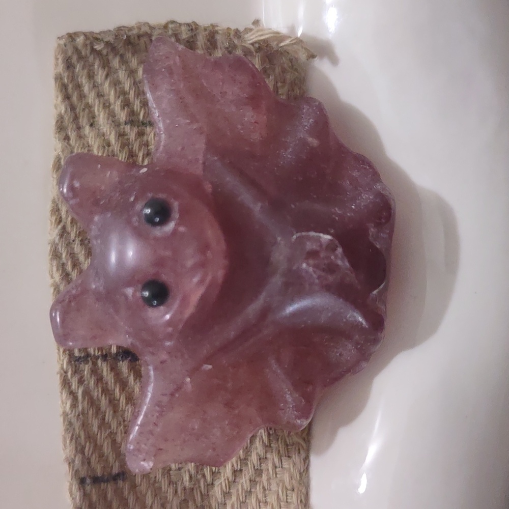 Bat Carving Strawberry Quartz 1inch By 1.5 Inch Has Flaws - Picture 12 of 12